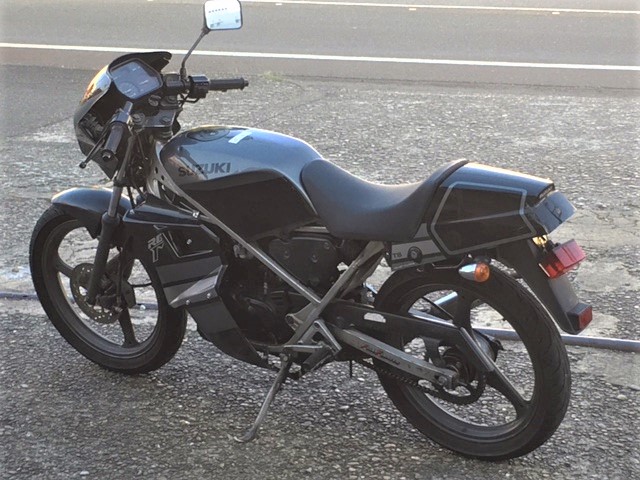 スズキRG50ガンマ NA11A 純正シートカウル